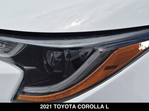 Used 2021 Toyota Corolla L FWD image 10