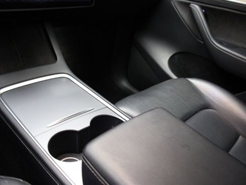 Used 2023 Tesla Model Y 2WD image 34