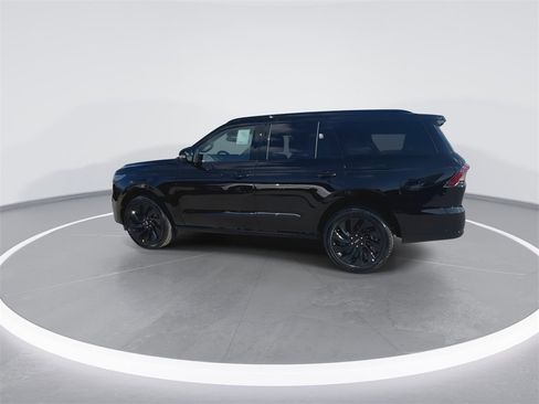 New 2025 Lincoln Navigator Reserve w/ Jet Appearance Package image 5
