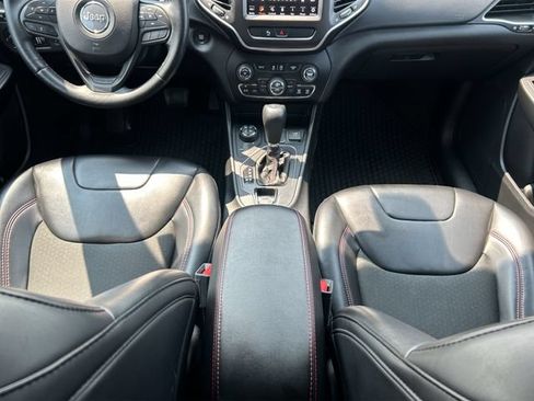 Used 2019 Jeep Cherokee Trailhawk w/ Comfort & Convenience Group AWD/4WD image 20