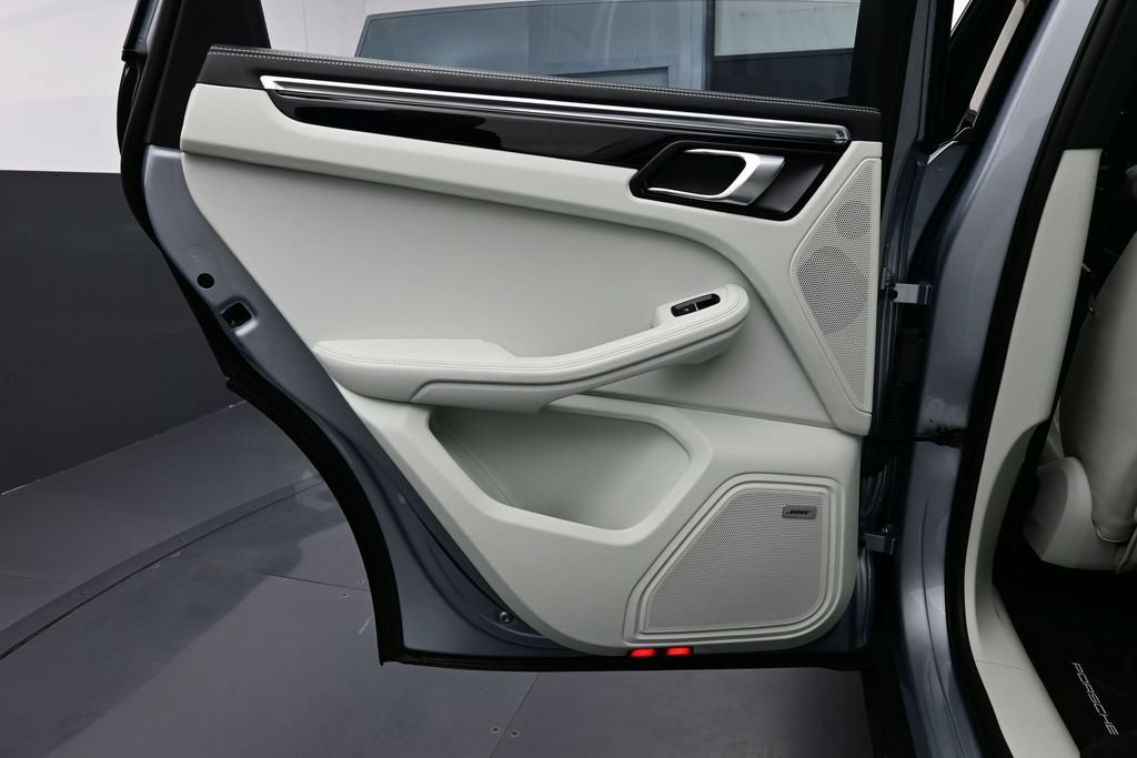 Certified 2023 Porsche Macan S AWD/4WD image 13