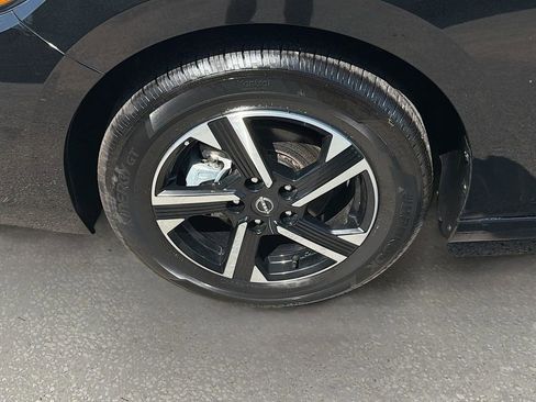 Used 2025 Nissan Sentra SV FWD image 38
