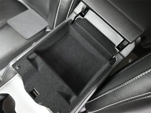 Used 2024 Jeep Grand Cherokee Limited w/ Black Appearance Package image 19