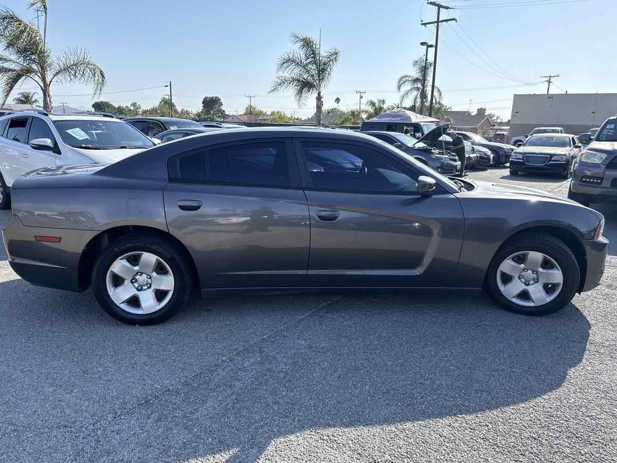 Used 2014 Dodge Charger SE RWD image 5