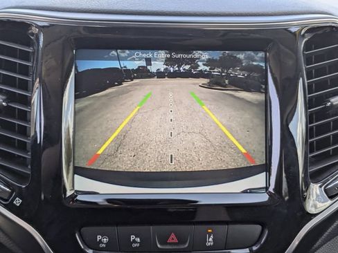 Used 2019 Jeep Cherokee Limited w/ Technology Group FWD image 30
