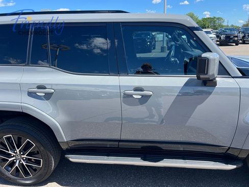 Used 2024 Lexus GX 550 w/ Accessory Package (2T) AWD/4WD image 44