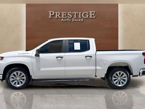 Used 2019 Chevrolet Silverado 1500 Custom w/ Custom Convenience Package RWD image 2