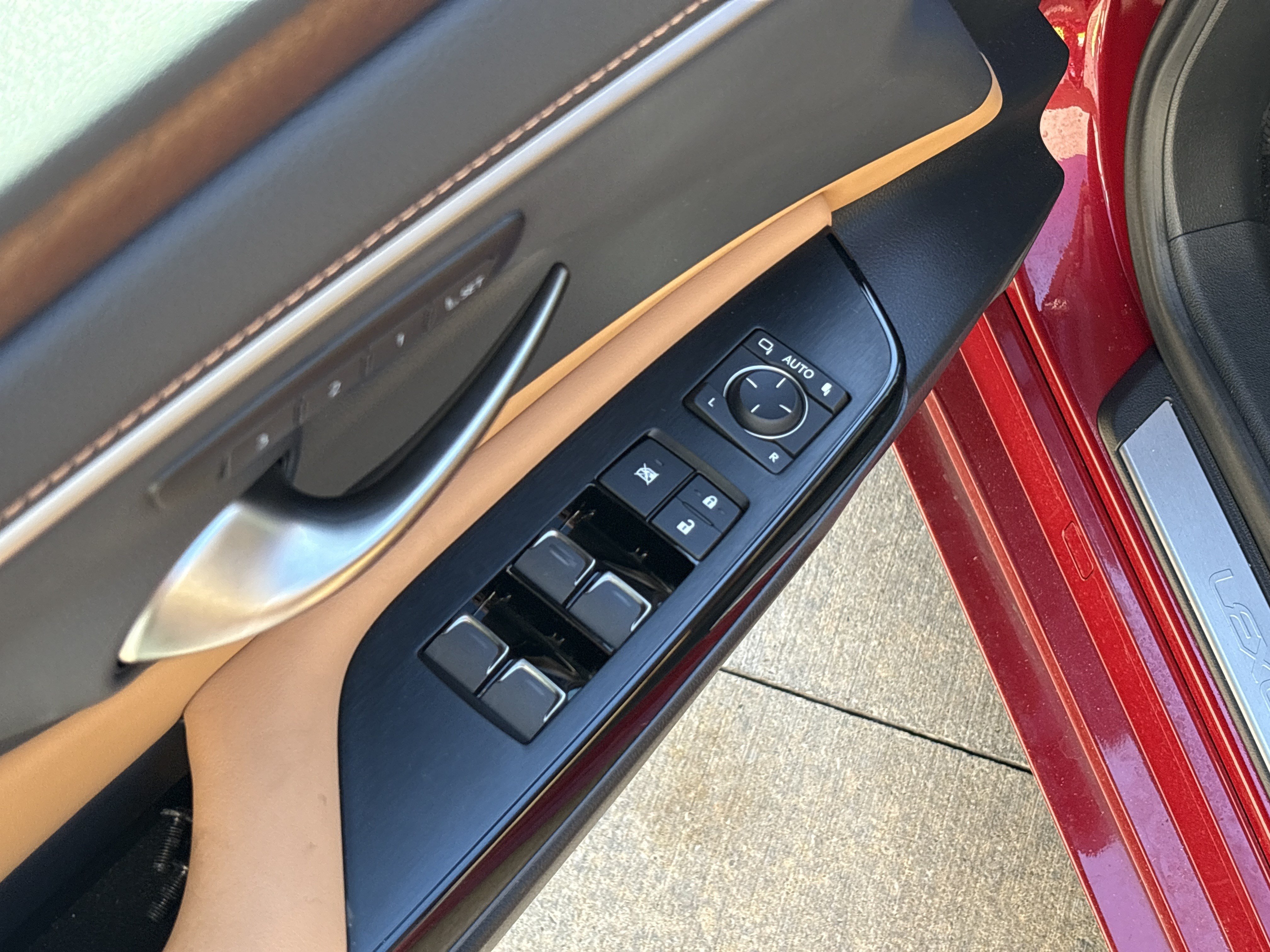 Used 2025 Lexus ES 350 w/ Premium Package FWD image 15
