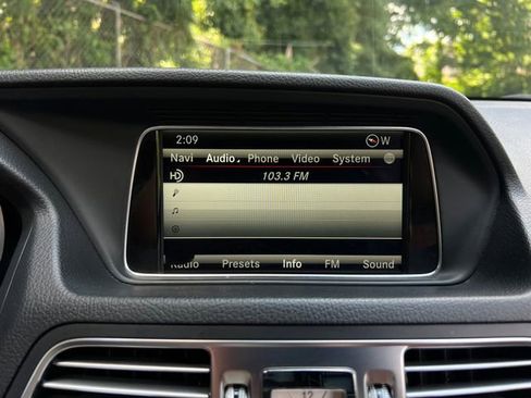 Used 2015 Mercedes-Benz E 550 Cabriolet image 22