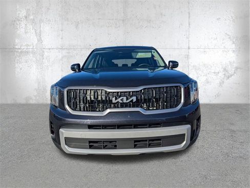 Used 2025 Kia Telluride LX image 9