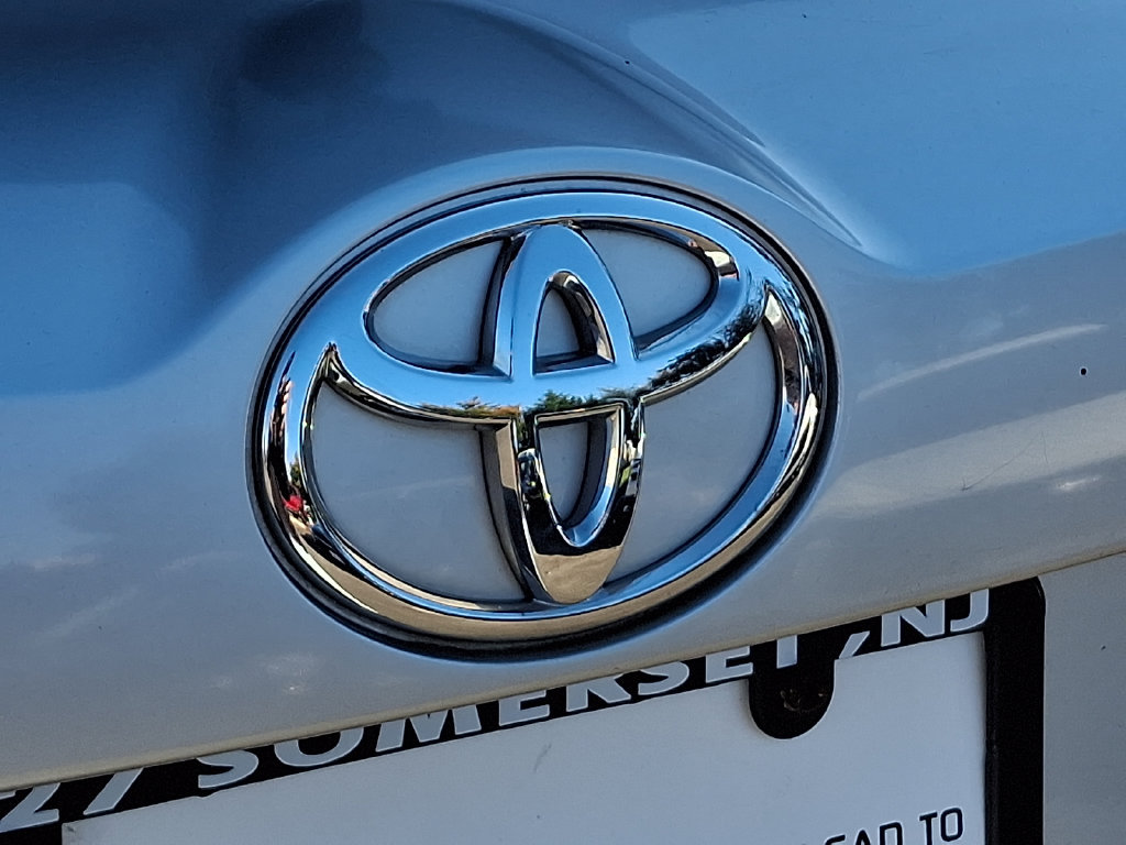 Used 2013 Toyota RAV4 XLE AWD/4WD image 32