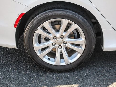 Used 2015 Chrysler 200 Limited image 12