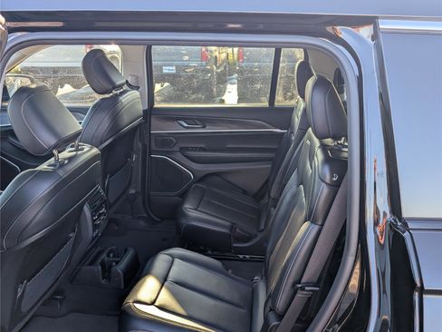 Used 2022 Jeep Grand Cherokee L Limited image 14