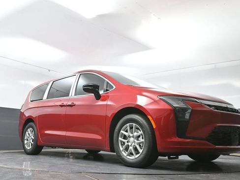 New 2027 Chrysler Pacifica Select FWD image 36