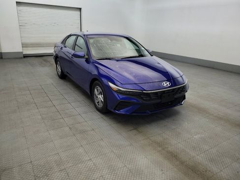 Used 2025 Hyundai Elantra SE w/ Cargo Package FWD image 13