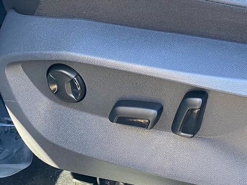 Certified 2022 Volkswagen Tiguan SE image 12