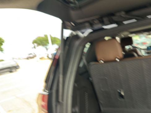 Used 2023 Chevrolet Tahoe High Country AWD/4WD image 15