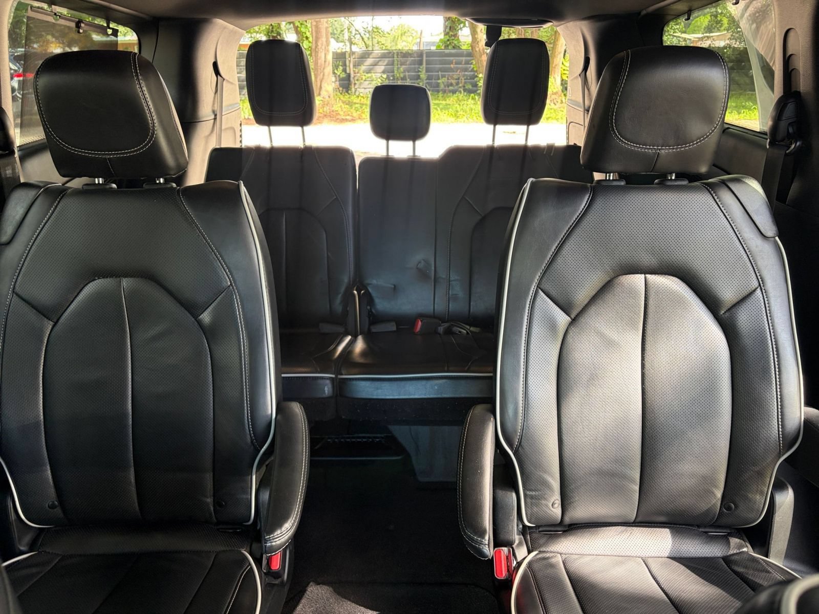 Used 2025 Chrysler Pacifica Limited FWD image 43