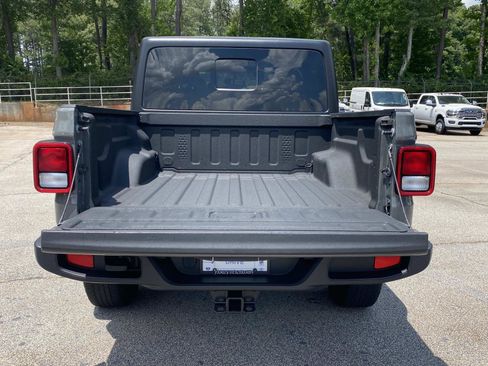 Used 2022 Jeep Gladiator Sport AWD/4WD image 5