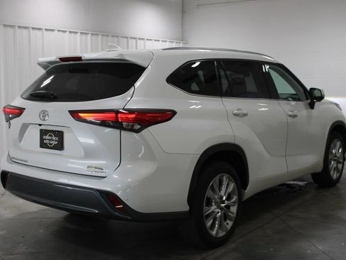 Used 2023 Toyota Highlander Limited FWD image 9