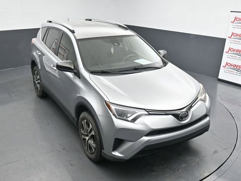 Used 2018 Toyota RAV4 LE image 10