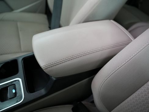 Used 2019 Ford Escape SE image 31