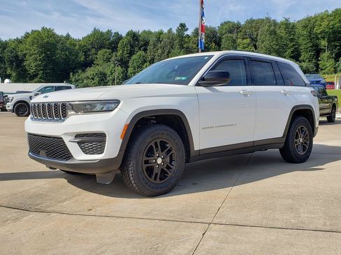 Certified 2023 Jeep Grand Cherokee Laredo w/ Luxury Tech Group I AWD/4WD image 7