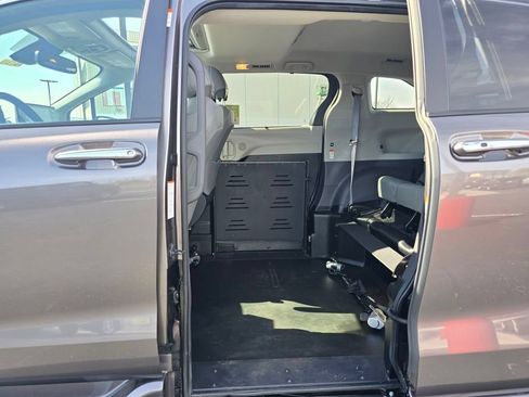 Used 2023 Toyota Sienna XLE w/ XLE Plus Package FWD image 23