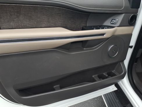 Used 2020 Ford Expedition Limited image 14