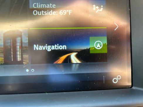 Used 2018 Jaguar XE image 25