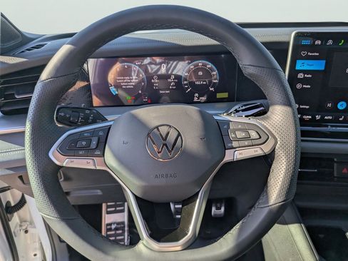 New 2026 Volkswagen Tiguan SE R-Line FWD image 21