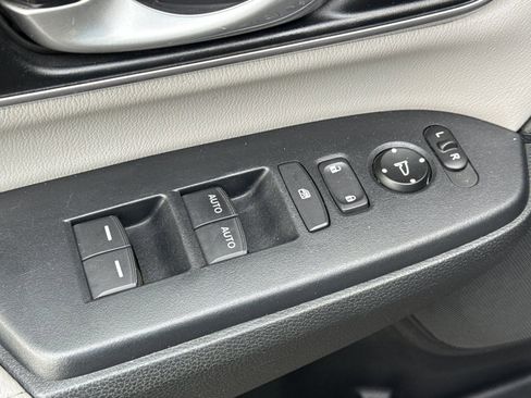 Used 2018 Honda CR-V Touring image 11
