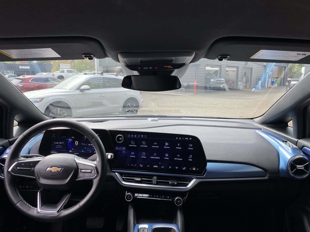 Used 2026 Chevrolet Equinox EV LT FWD image 12