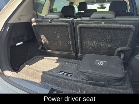 Used 2023 Volkswagen Tiguan SE image 8