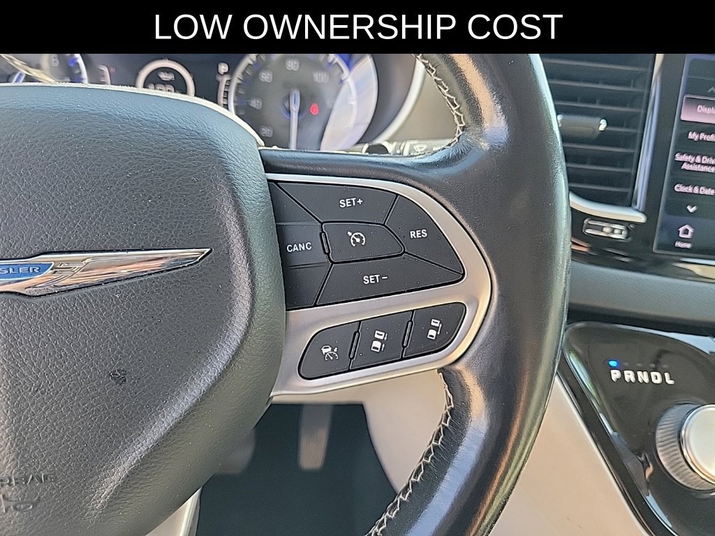 Used 2021 Chrysler Pacifica Touring-L FWD image 23