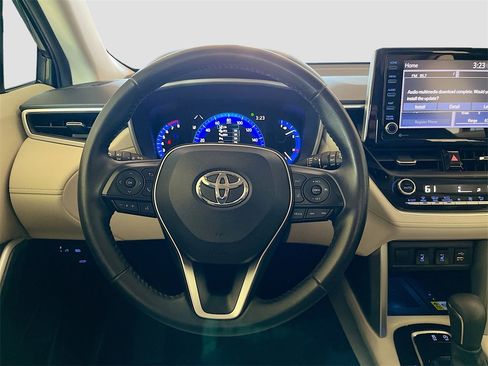 Used 2022 Toyota Corolla Cross XLE w/ Convenience Package image 11