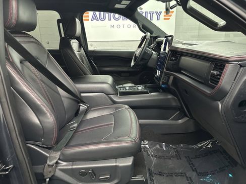 Used 2024 Ford Expedition Limited image 21