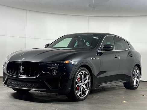 Used 2019 Maserati Levante Trofeo image 1