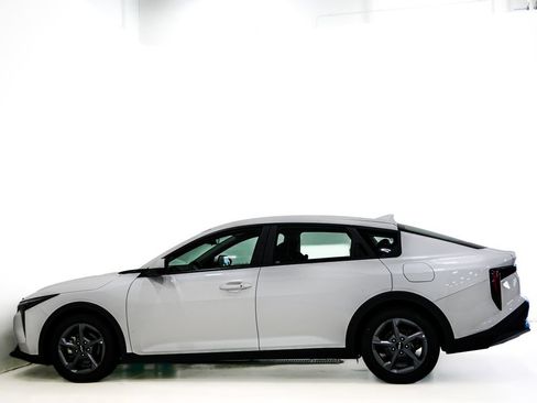 Used 2025 Kia K4 FWD image 5