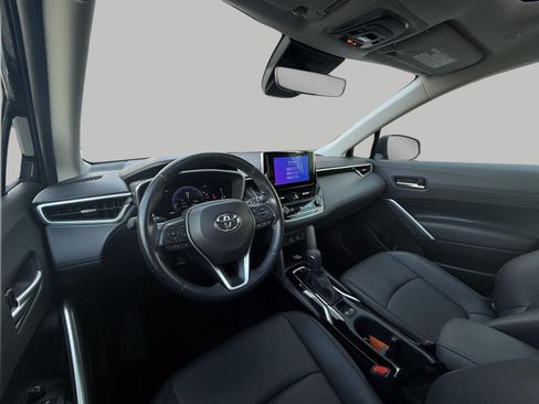Used 2023 Toyota Corolla Cross XLE w/ Convenience Package AWD/4WD image 25