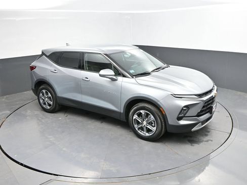 Used 2025 Chevrolet Blazer LT FWD image 21