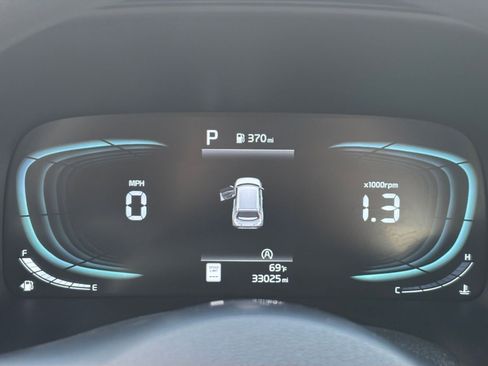Used 2025 Kia Soul LX w/ LX Technology Package FWD image 38
