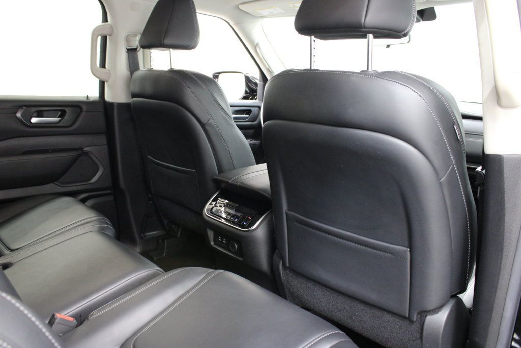 Used 2025 Nissan Armada SV RWD image 19