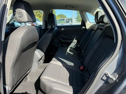 Used 2024 Volkswagen Jetta SE image 5