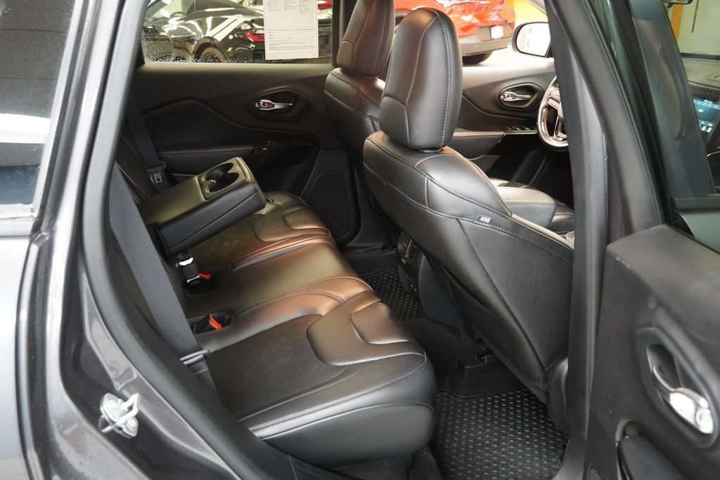Used 2019 Jeep Cherokee Latitude Plus AWD/4WD image 20