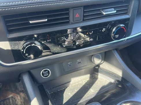 Used 2023 Nissan Rogue S image 17