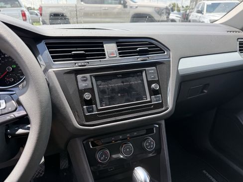Used 2018 Volkswagen Tiguan S FWD image 19