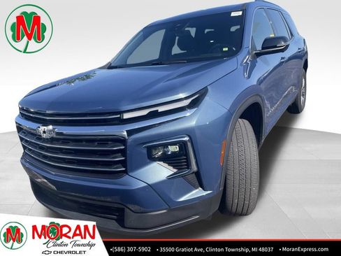 Certified 2024 Chevrolet Traverse LT FWD image 1