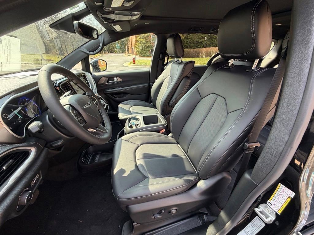 New 2026 Chrysler Pacifica Select FWD image 16