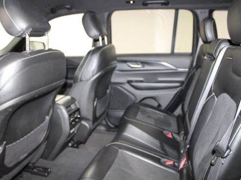 Used 2024 Jeep Grand Cherokee Altitude AWD/4WD image 18